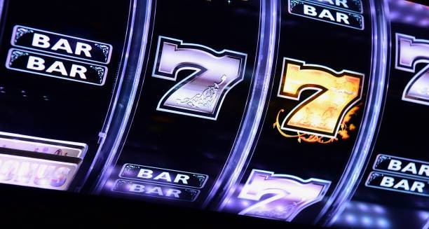 istana kasino mobile app interface showing sportsbook and live-dealer sections